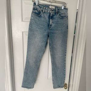 Abercrombie & Fitch The Mom High Rise Jeans size 28
